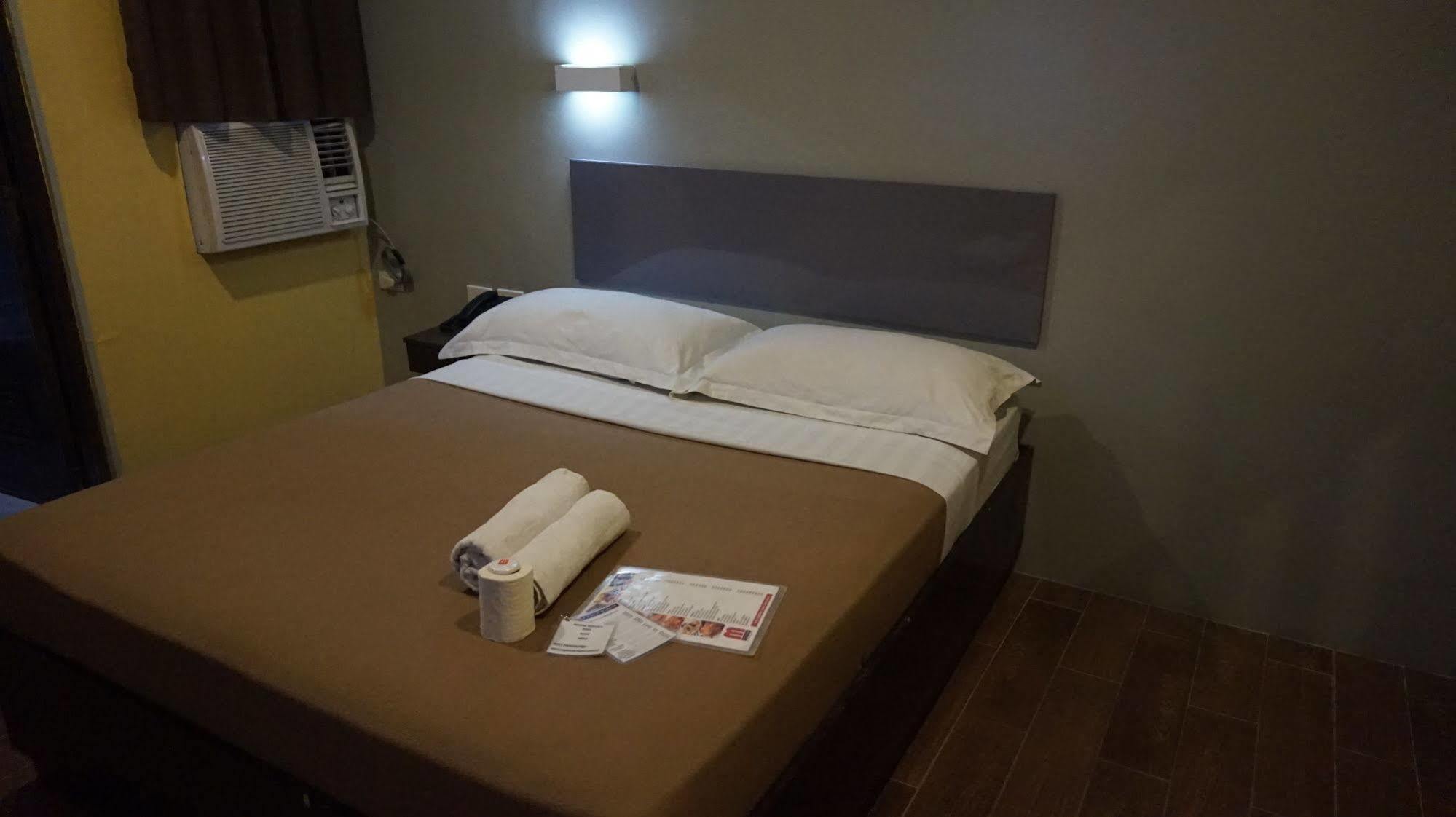 Oyo 637 Fox Hotel Quezon City Εξωτερικό φωτογραφία