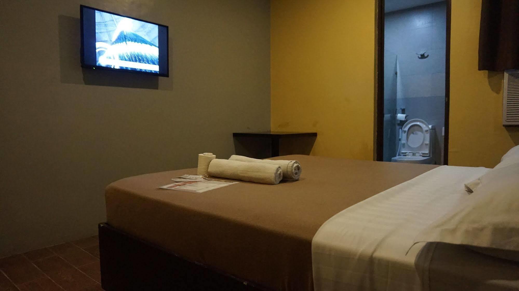 Oyo 637 Fox Hotel Quezon City Εξωτερικό φωτογραφία