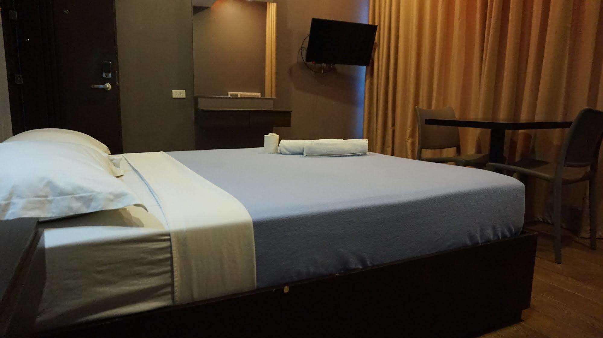 Oyo 637 Fox Hotel Quezon City Εξωτερικό φωτογραφία