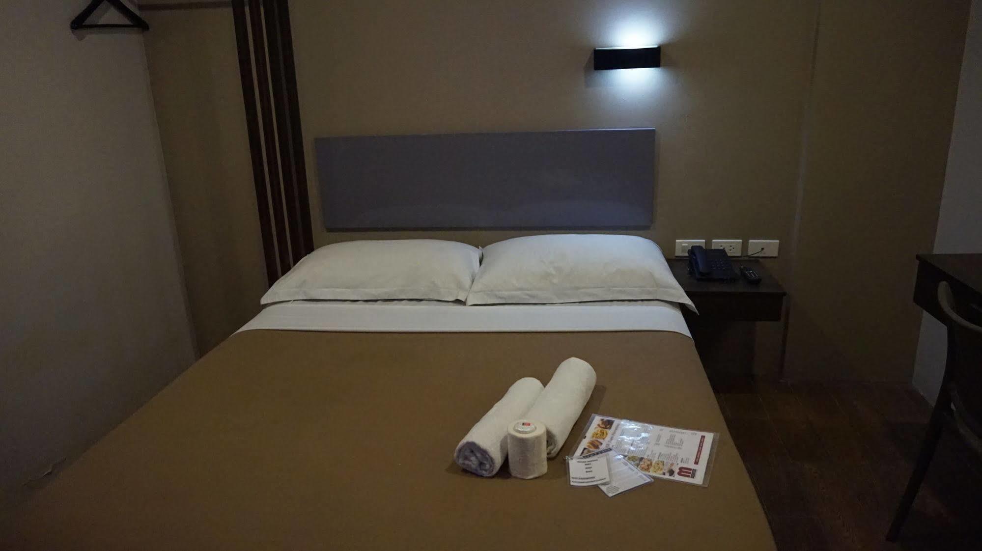 Oyo 637 Fox Hotel Quezon City Εξωτερικό φωτογραφία