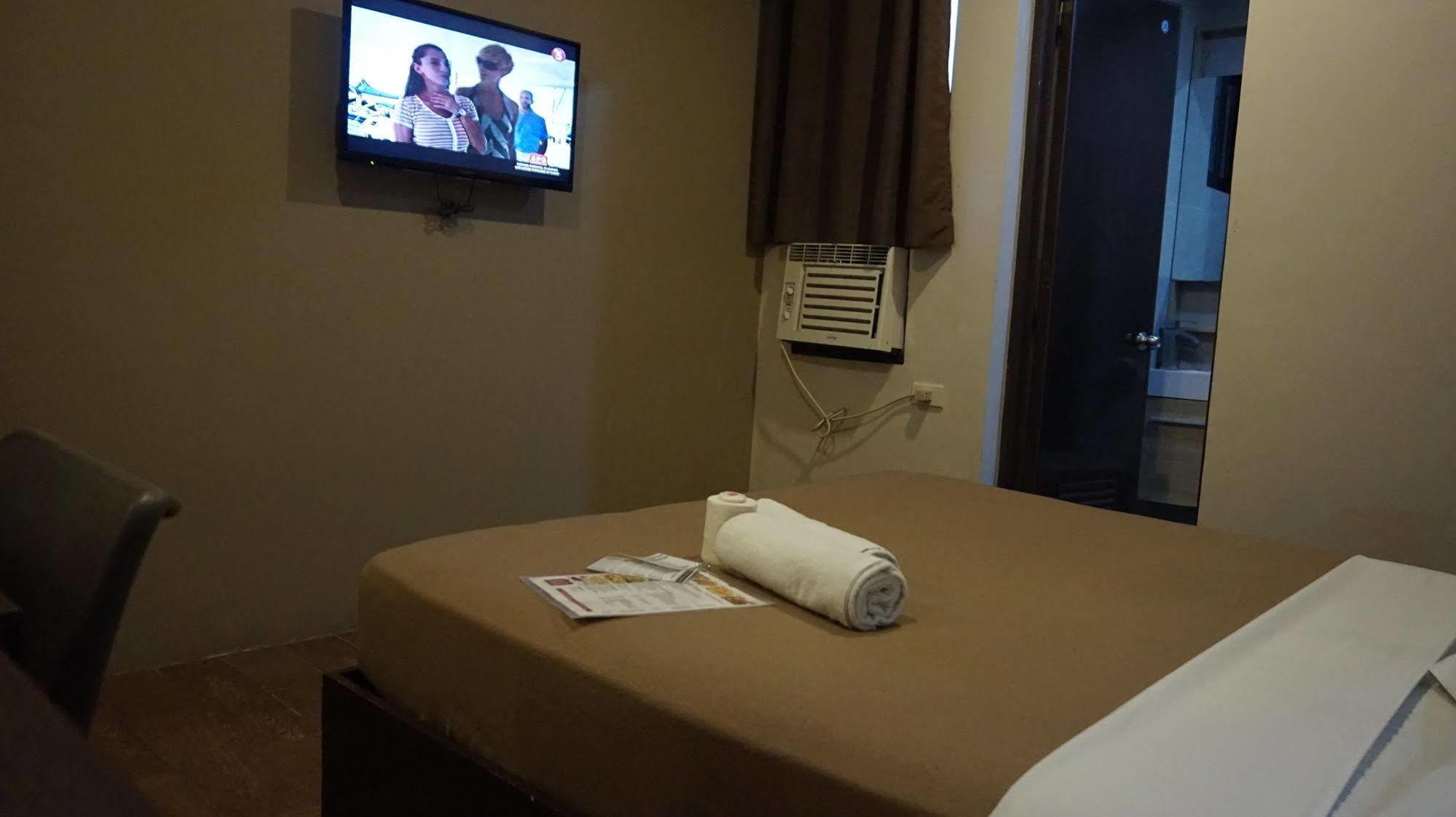 Oyo 637 Fox Hotel Quezon City Εξωτερικό φωτογραφία