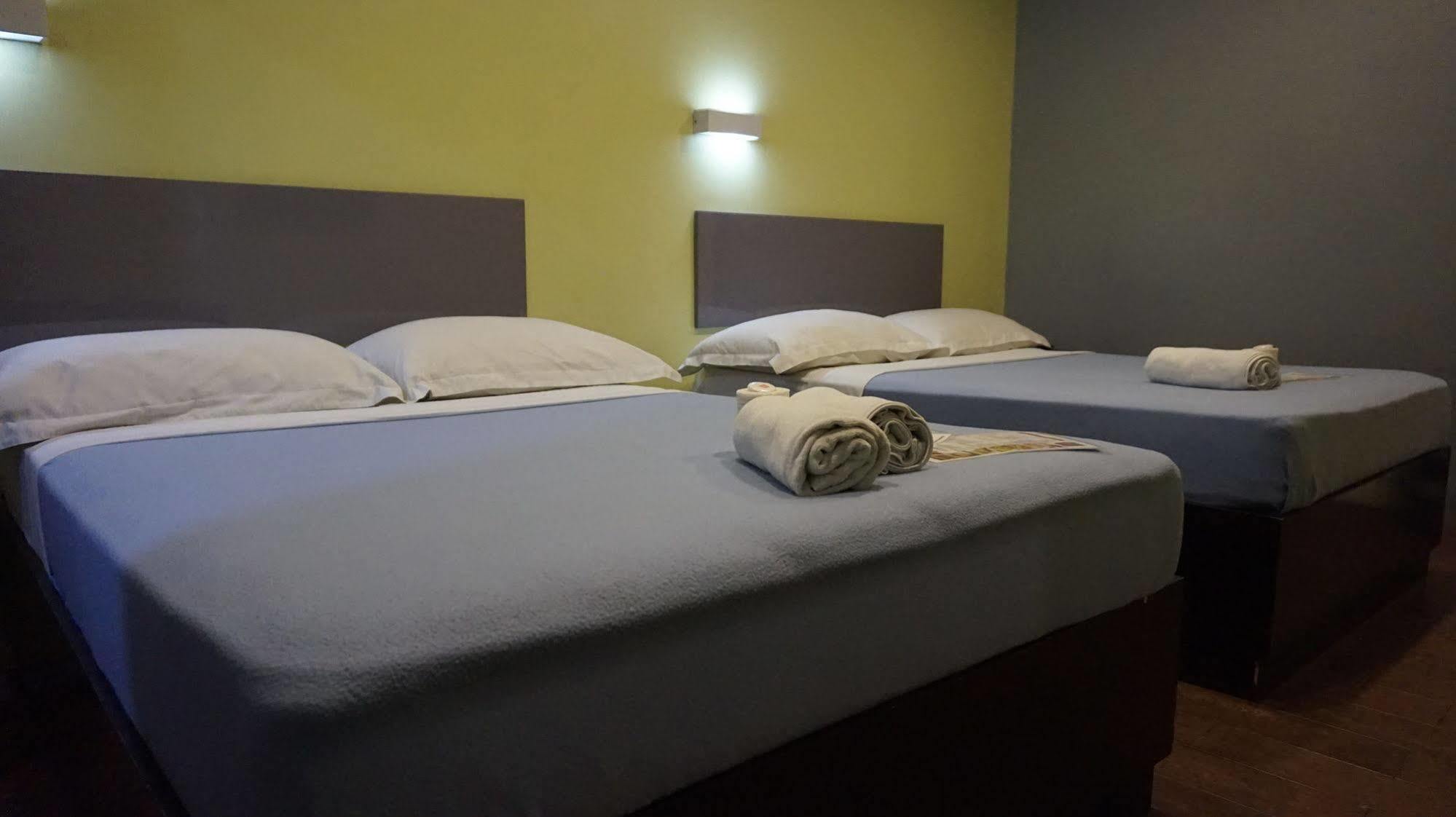 Oyo 637 Fox Hotel Quezon City Εξωτερικό φωτογραφία