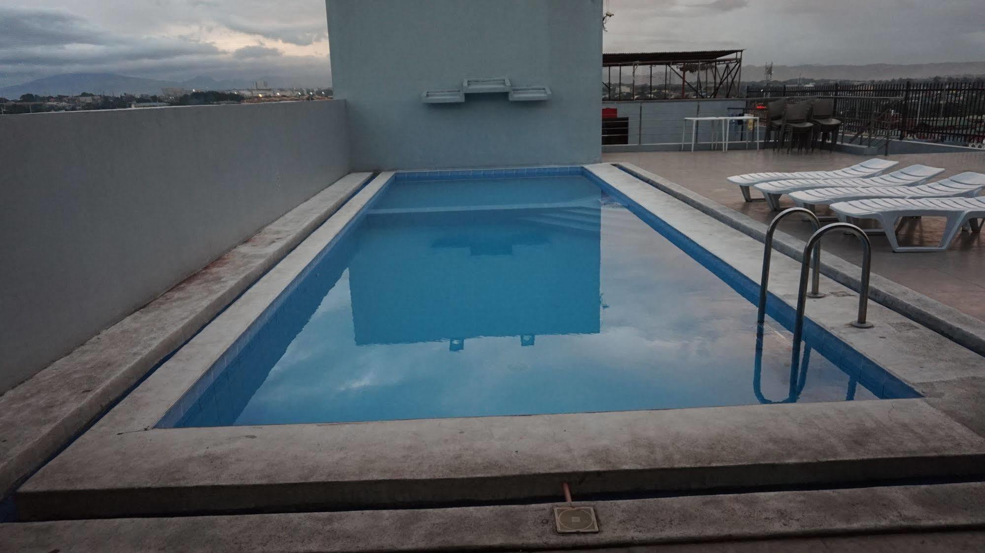 Oyo 637 Fox Hotel Quezon City Εξωτερικό φωτογραφία